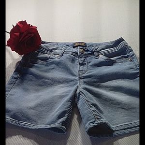 Sevens blue jean shorts size 4